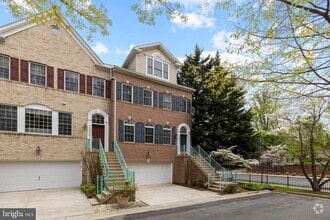 Building Photo - 11201 Woodglen Dr