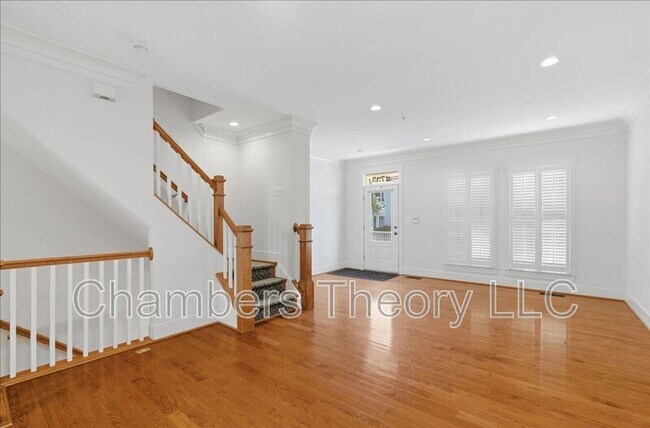 Foto del edificio - 2735 Linden Ln