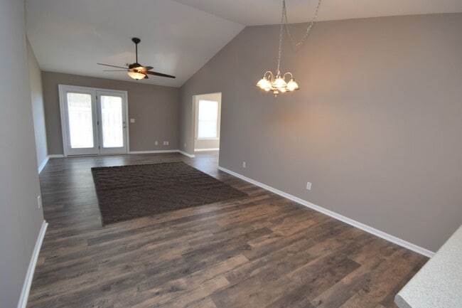 Building Photo - *AVAILABLE NOW* End Unit Town-home with Su...