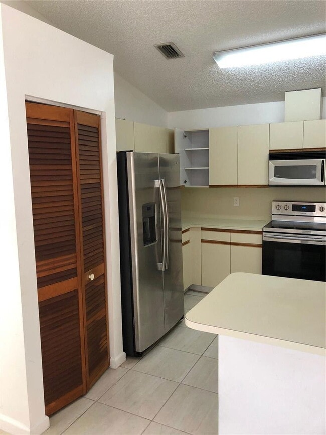 Foto del edificio - 6132 NW 181st Terrace Cir W