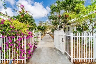 Building Photo - 8401 Crespi Blvd