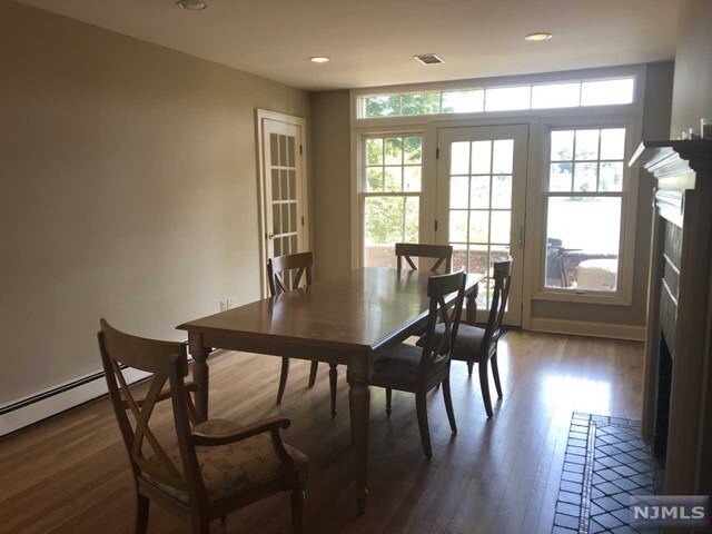 Foto del edificio - 744 Pines Lake Dr W