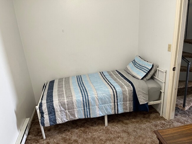 Building Photo - 1809 Garnet St