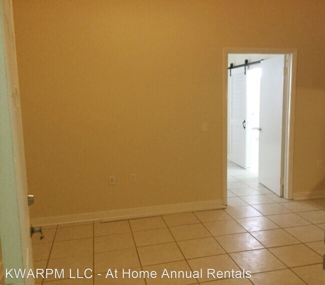 Building Photo - 1 br, 1 bath House - 416-4 Petronia Street
