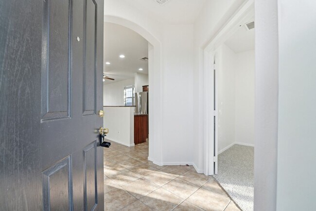 Building Photo - Charming 2-Bedroom + Den Home in the Heart...