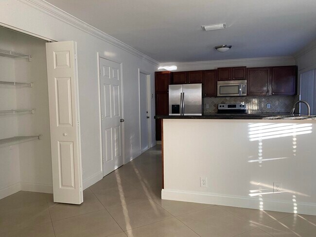 Building Photo - 10772 Cypress Lake Terrace