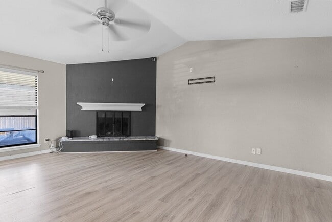 Building Photo - 4405 Crenshaw Dr