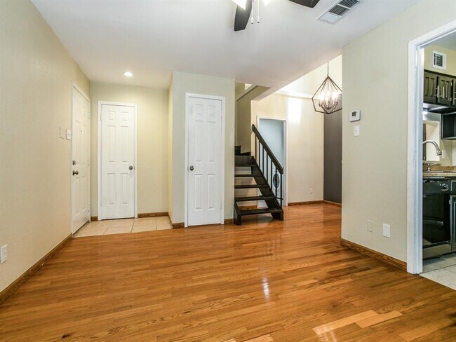 Foto del edificio - 336 Melrose Dr