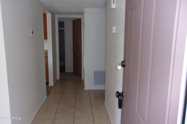 Building Photo - 415 Charles Dr