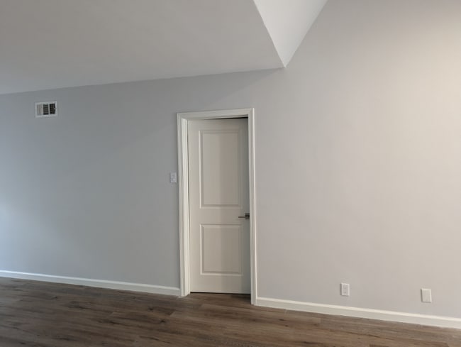 Foto del edificio - 337 N Oakhurst Dr