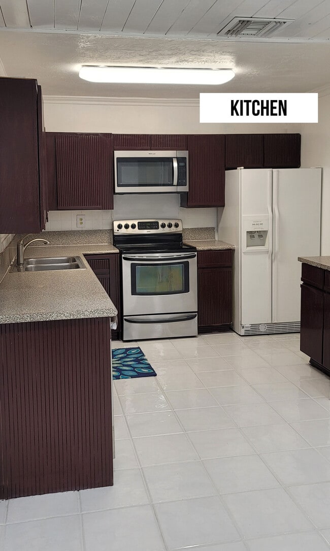 Kitchen - 129 NE 5th St House