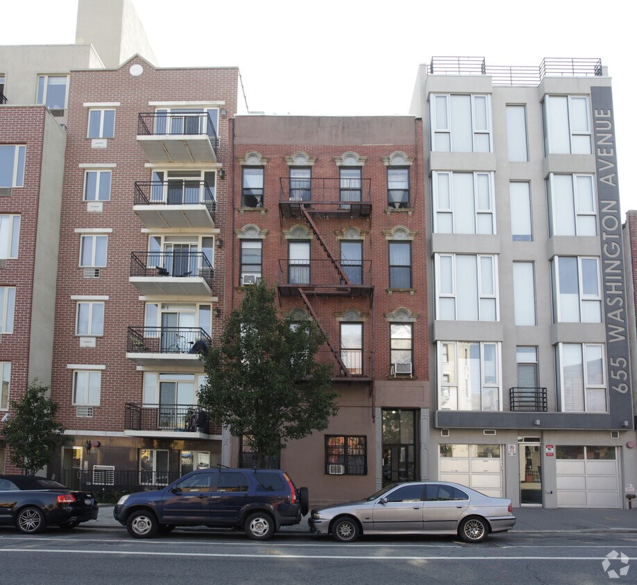 Building Photo - 653 Washington Ave