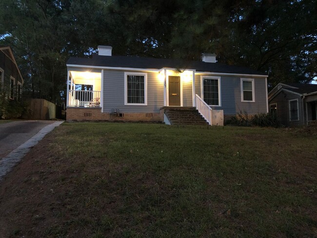 Building Photo - Remodeled Highland Home