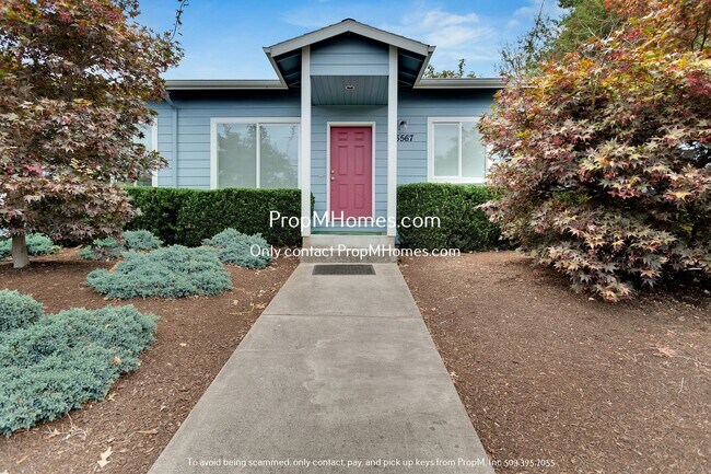 Building Photo - 3 Bedroom Unit with Private Fenced Yard – ...