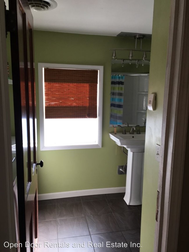 Foto del edificio - 3 br, 1 bath House - 12815 Clay St