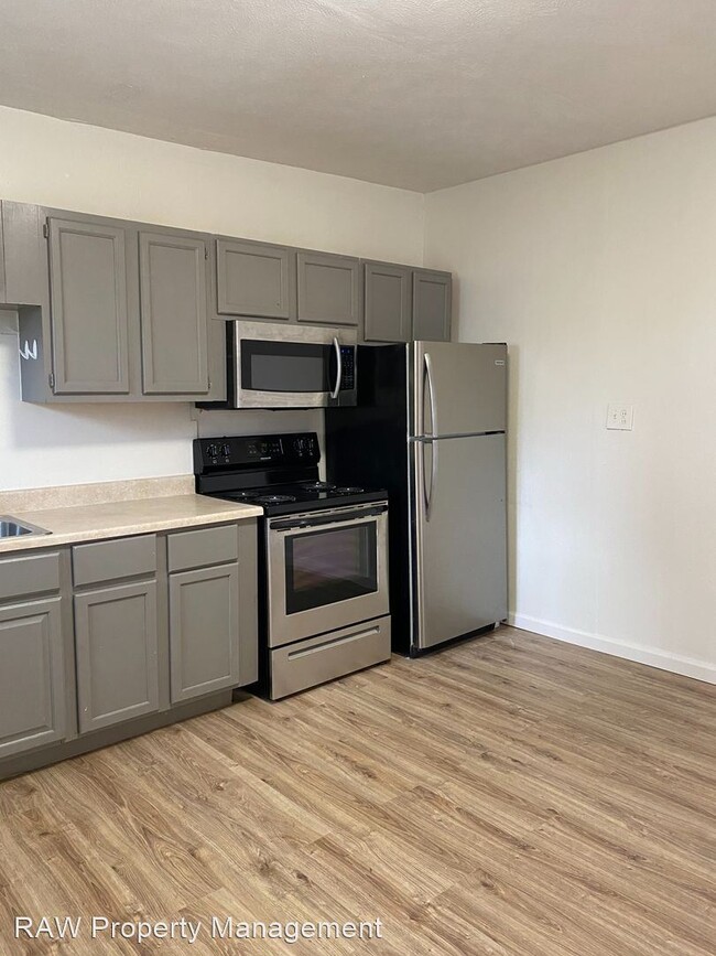 Building Photo - 3 br, 1 bath House - 240 Worth St.
