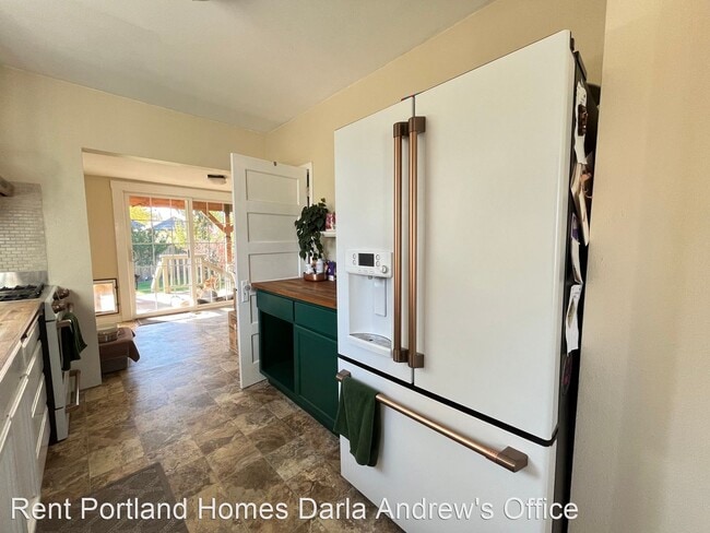 Building Photo - 2 br, 1 bath House - 5514 SE Flavel Street