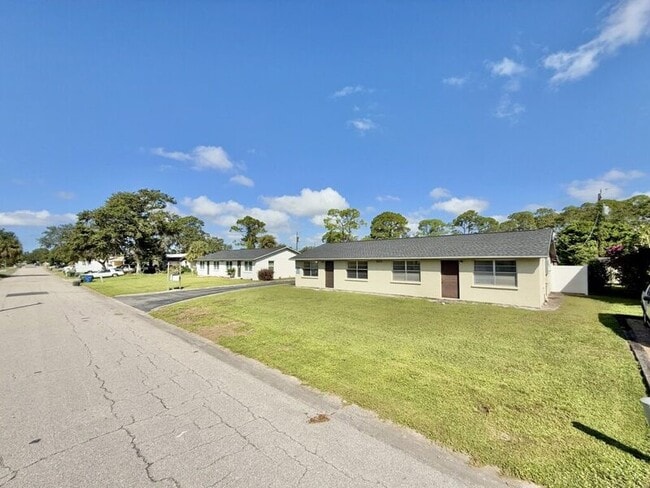 Building Photo - 7073 Brentford Rd