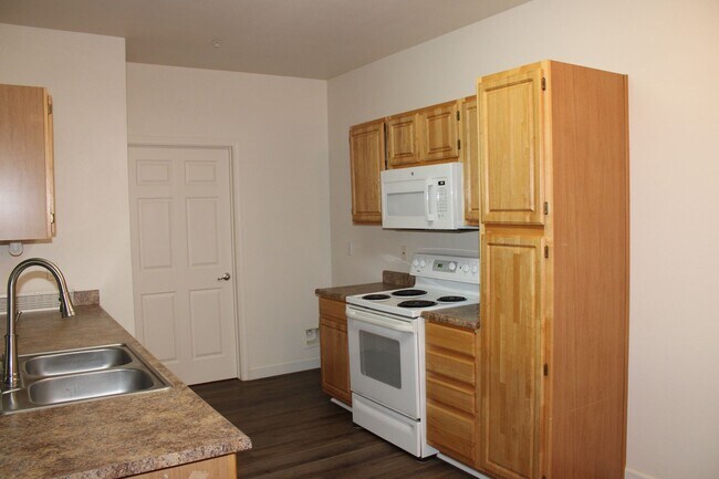 Building Photo - 501 Gibson Dr