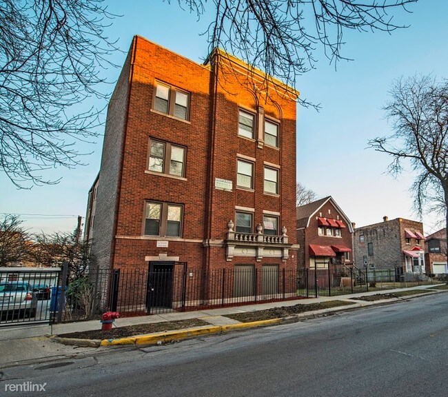 Building Photo - 2 br, 1 bath Apartment - 7231 S Yates Blvd