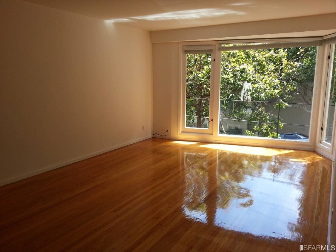Primary Photo - 2215 Gough St