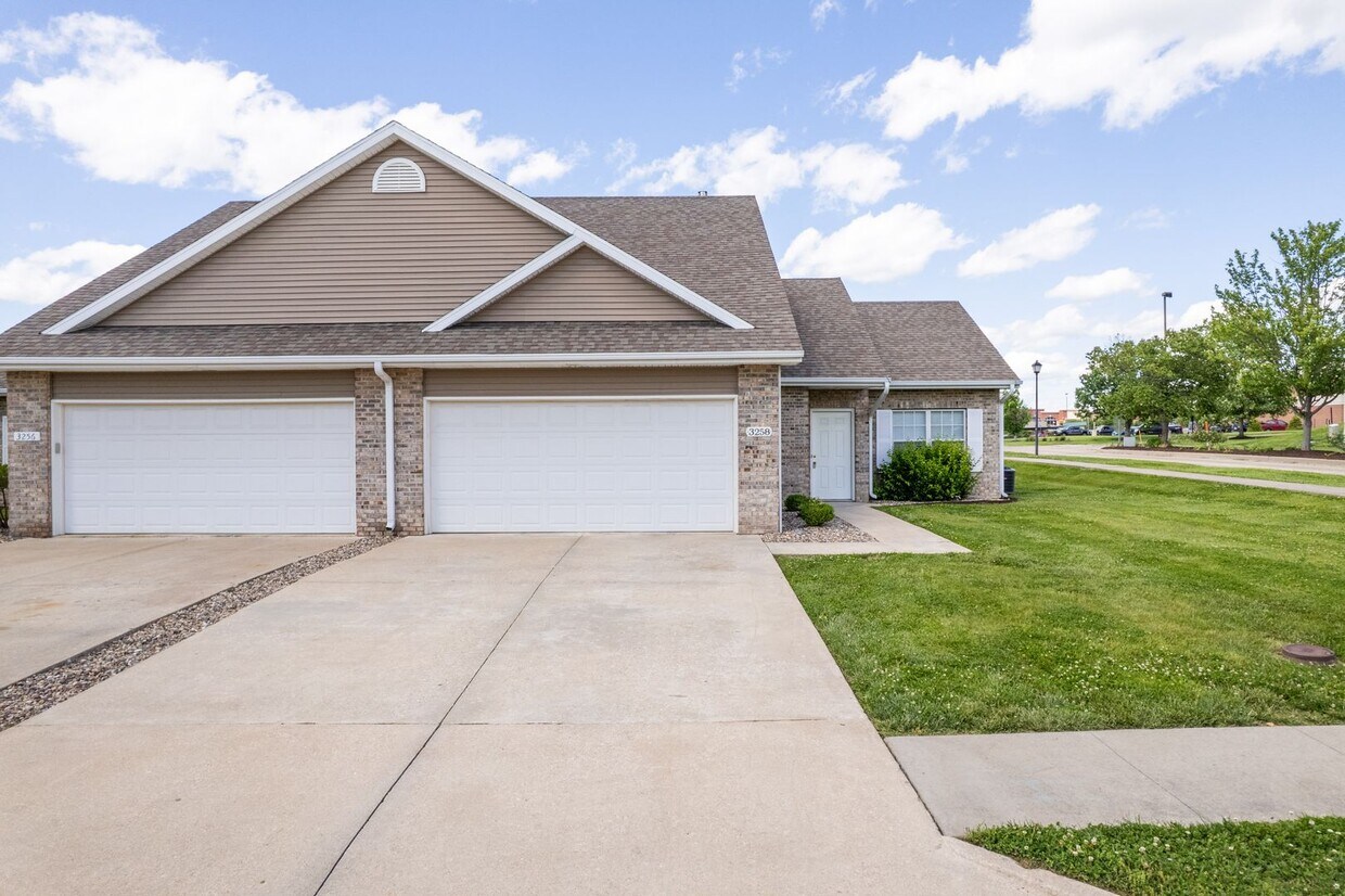 Primary Photo - 3256-3258 Wind River Cir.