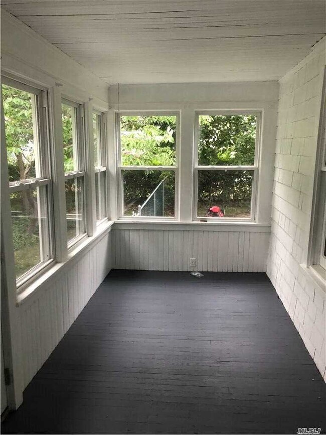 Foto del edificio - 144 Commack Rd