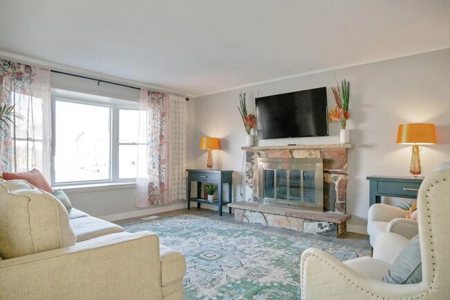 Foto del edificio - 4 Bed/2 Bath home in Sandy
