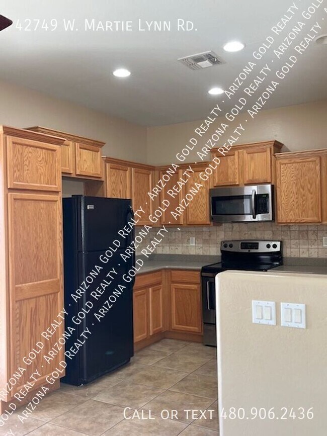 Foto del edificio - 42749 W Martie Lynn Rd