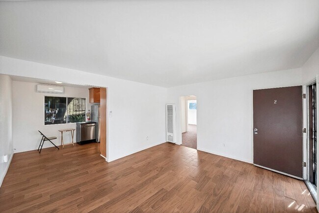 Foto del edificio - 2458 Normandie Ave