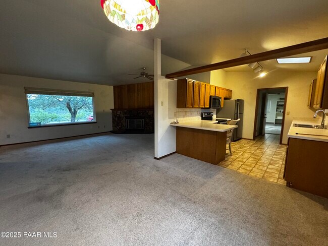 Building Photo - 152 N Equestrian Way