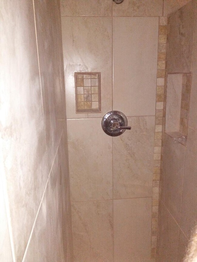 Foto del edificio - 703 E Hanlon St