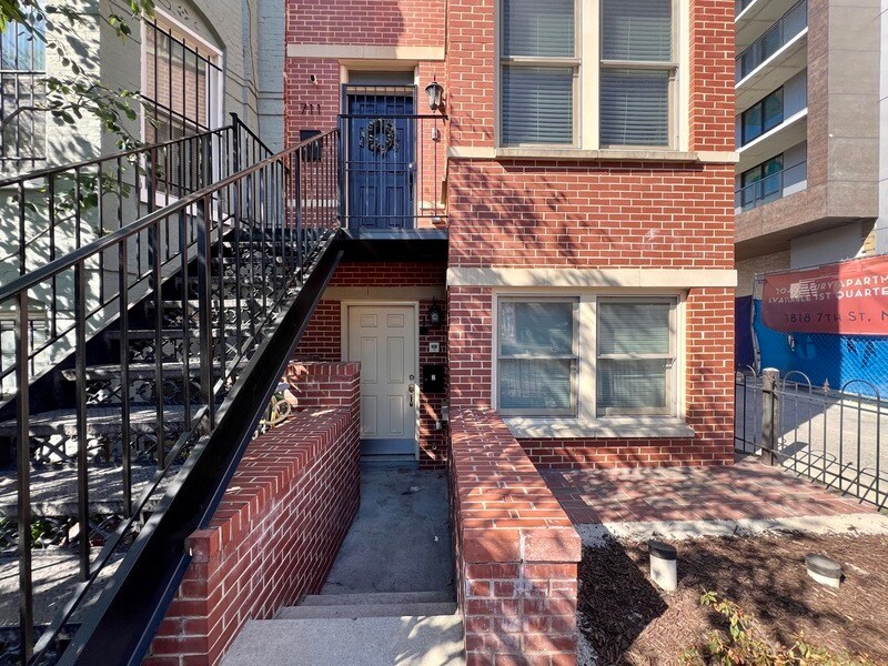 Primary Photo - 711 S St NW