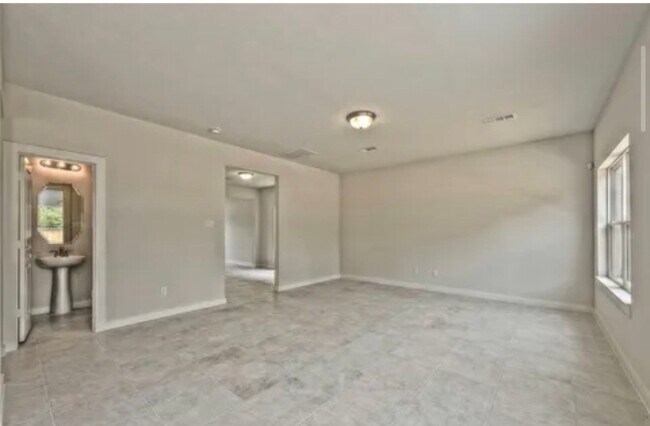 Foto del edificio - 5222 Wyatt James Ln