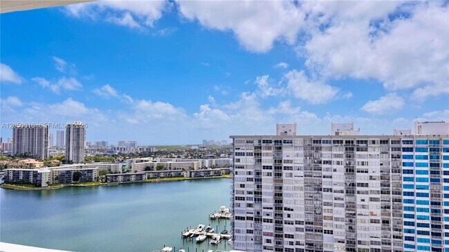 Foto del edificio - 2780 NE 183rd St