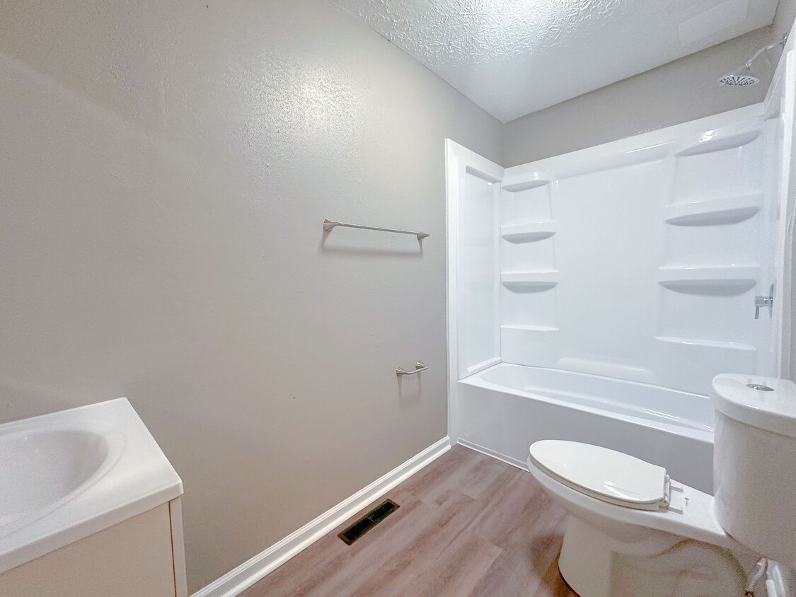 Primary Photo - 443 N East St