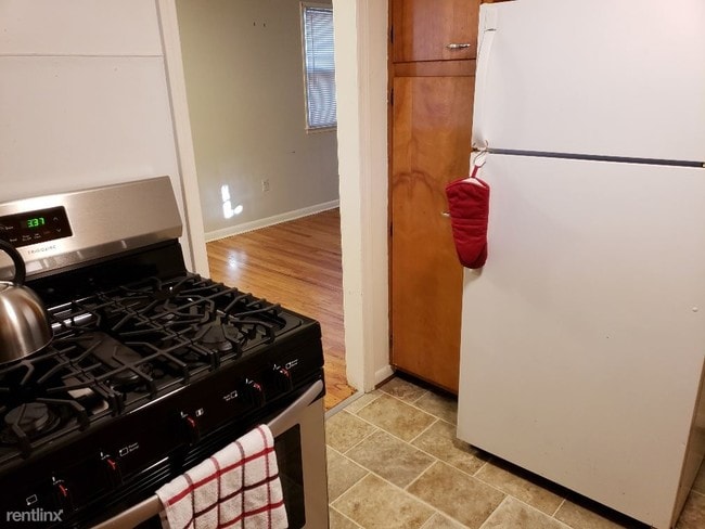 Building Photo - 2 br, 1 bath Townhome - 909 E Forest Ave