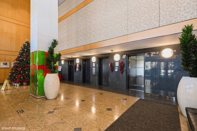 Foto del edificio - 4343 N Clarendon Ave