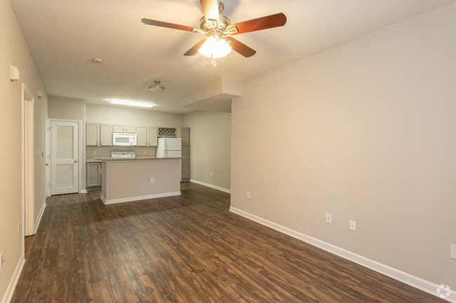 1BR, 1BA - 835 SF - Somerset at Trussville