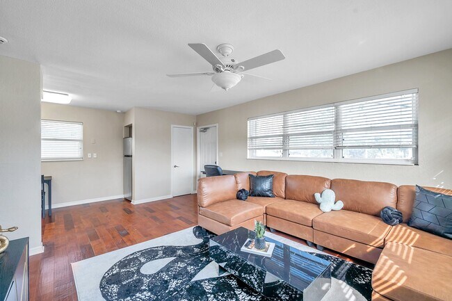 Foto del edificio - 5637 Central Ave