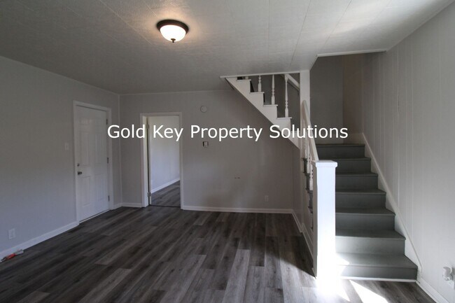 Foto del edificio - Updated 3 Bedroom/1 Bath Home with Storage...