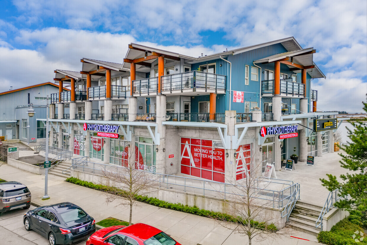 Photo du bâtiment - Waterfront Residences