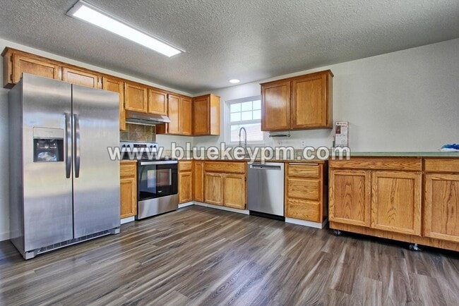 Building Photo - 3 Bed, 2 Baths Home in Orchards Neighborho...