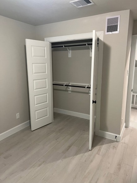 Building Photo - 3336 Vine Ter Trce