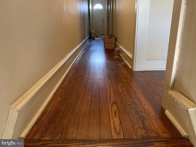 Building Photo - 2411 W Darby Rd