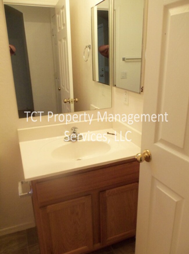 Building Photo - 4 bed/2 bath in Centerra
