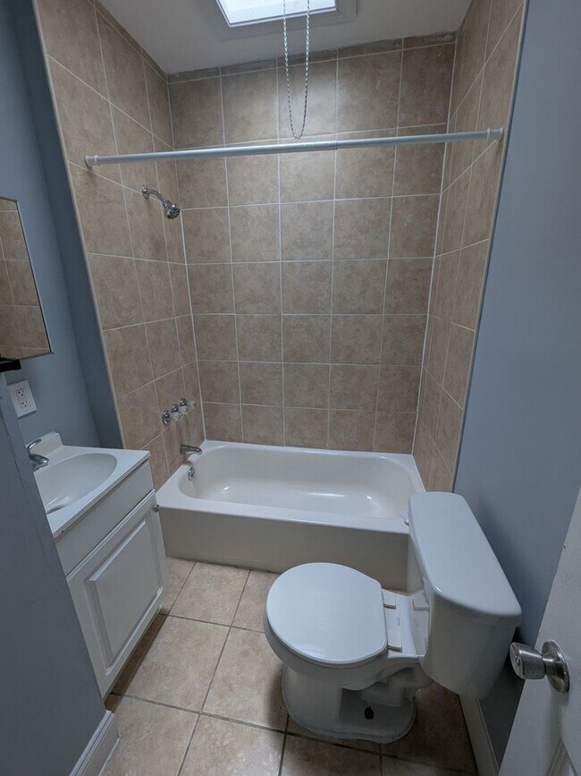 Building Photo - Beautiful Home - Cobbs Creek