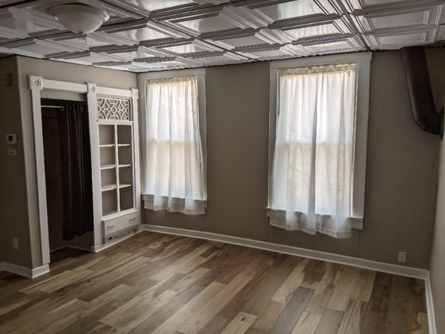 Building Photo - 326 Elm St