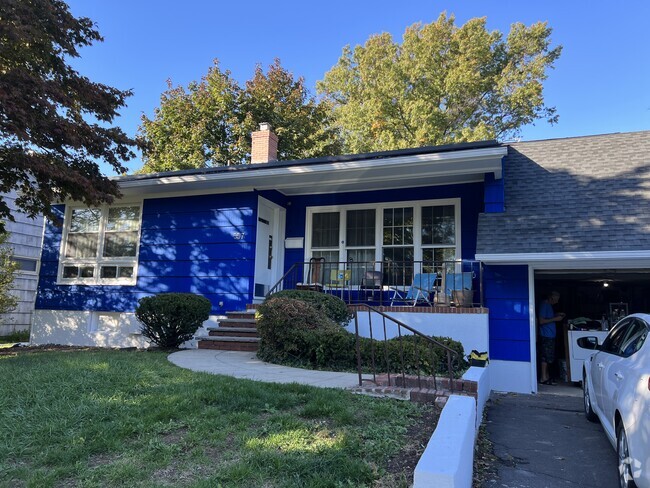 Building Photo - 557 S Orange Ave