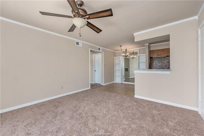 Foto del edificio - 904 University Oaks Blvd